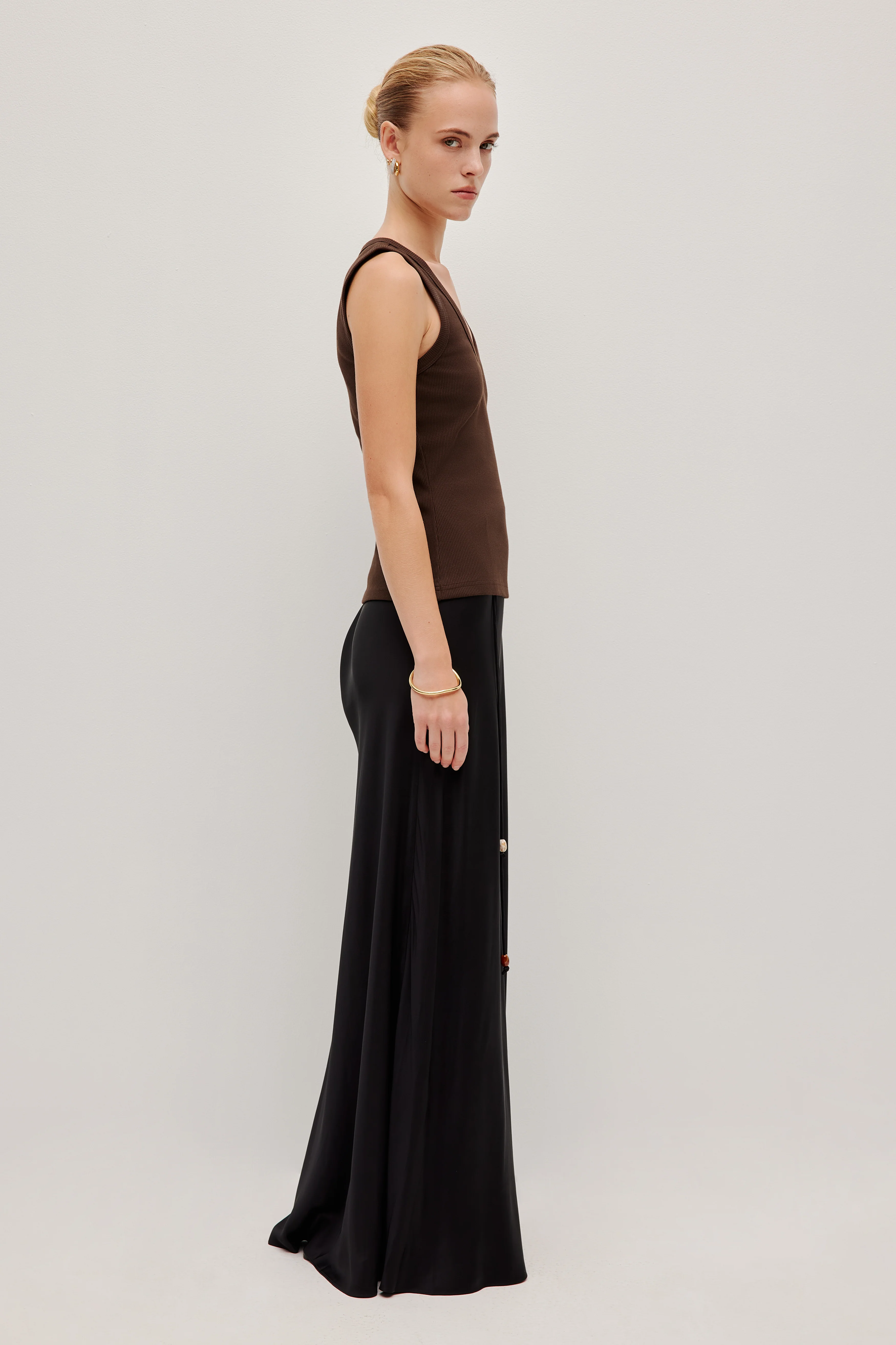 Monroe V-Neck Tank - Image 10