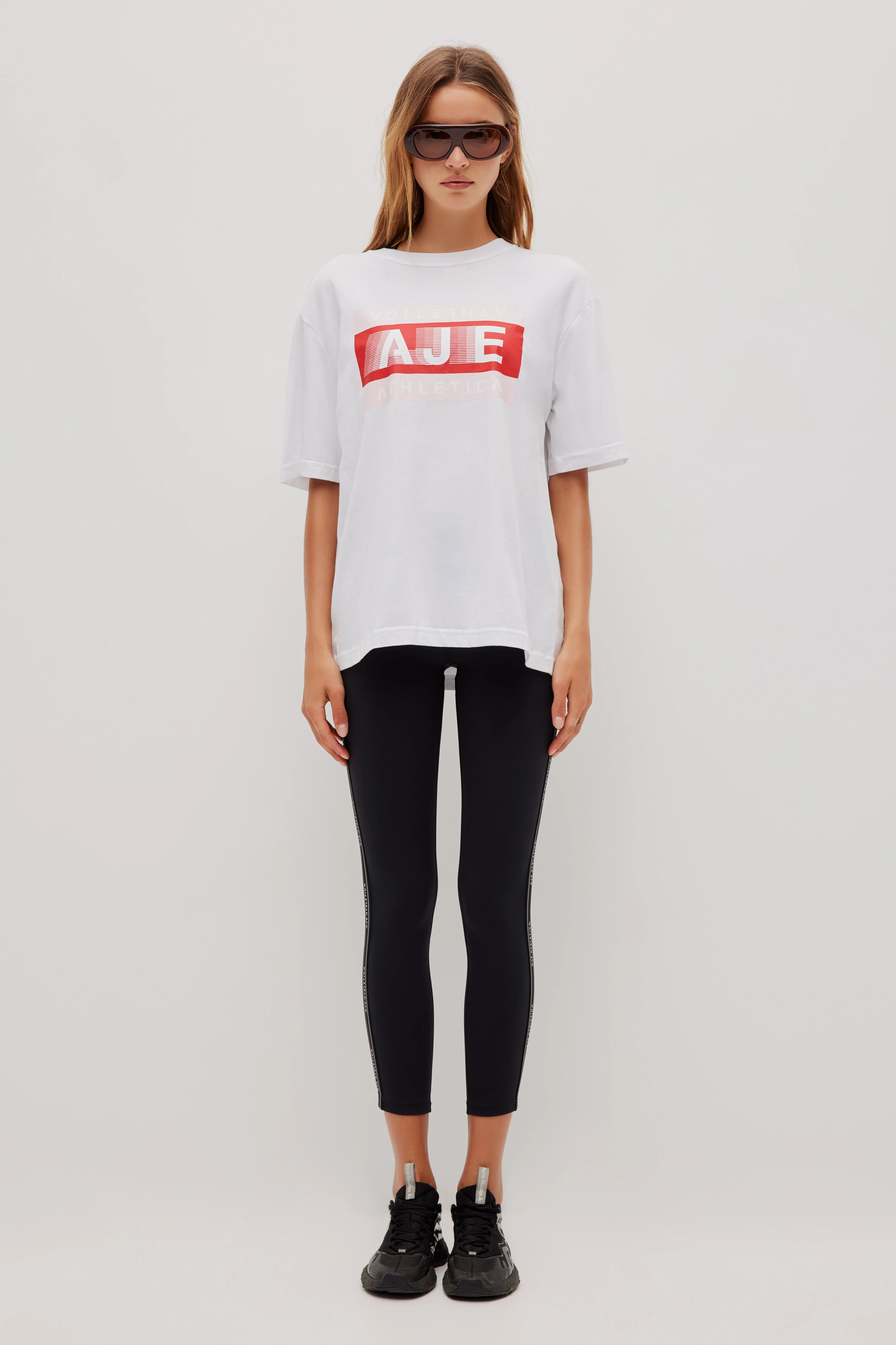 Swift Contrast Logo Tee 102