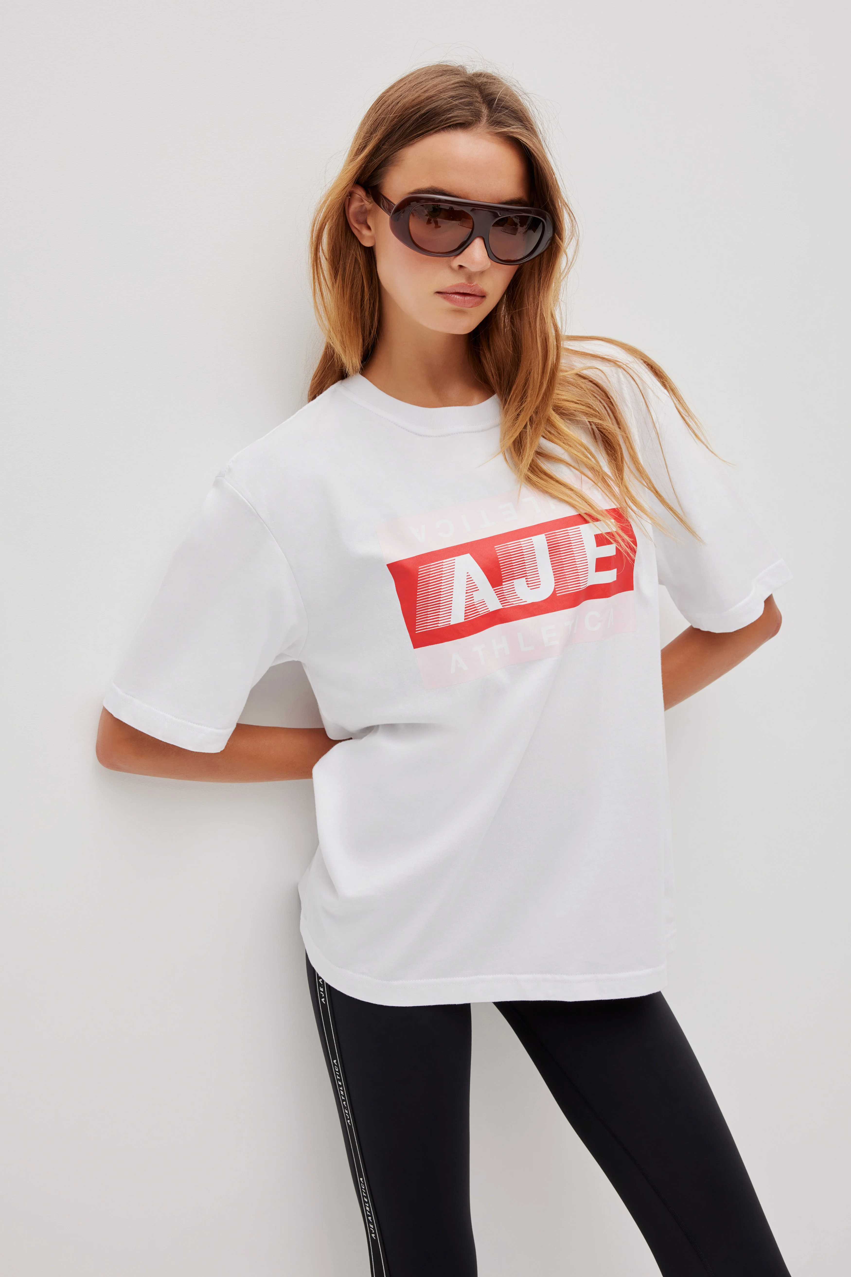 Swift Contrast Logo Tee 102 - Image 3