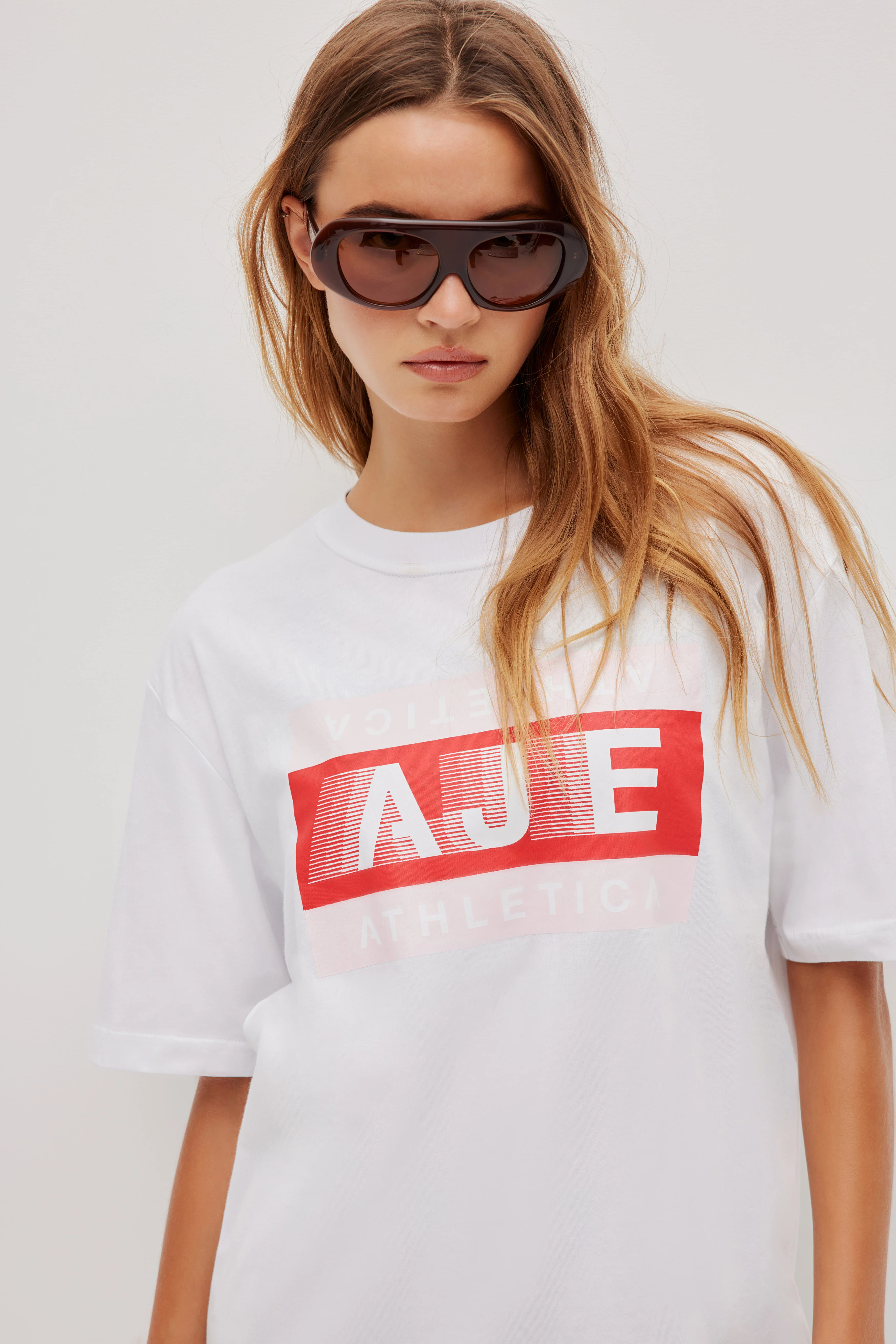 Swift Contrast Logo Tee 102 - Image 4