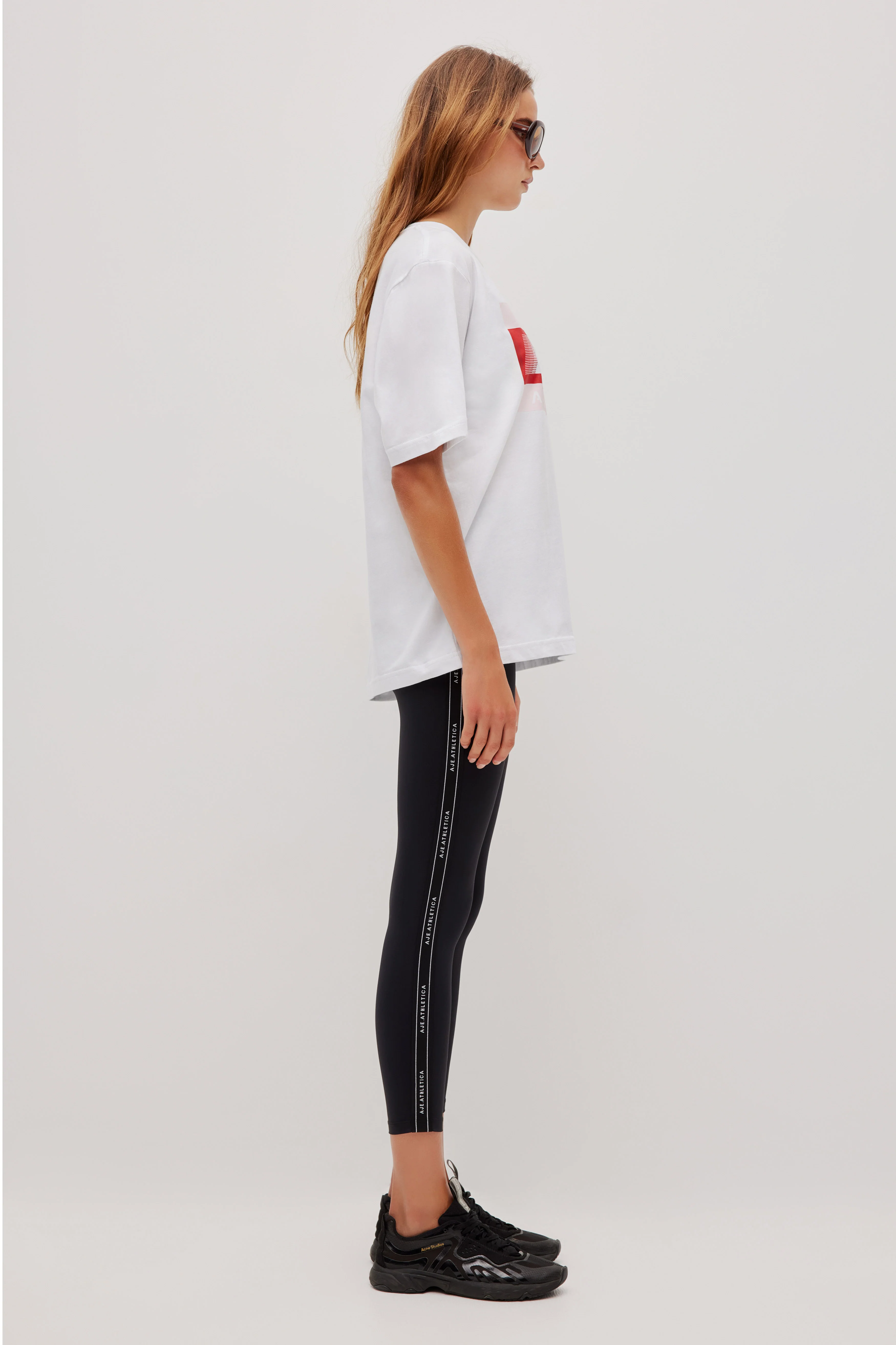 Swift Contrast Logo Tee 102 - Image 5