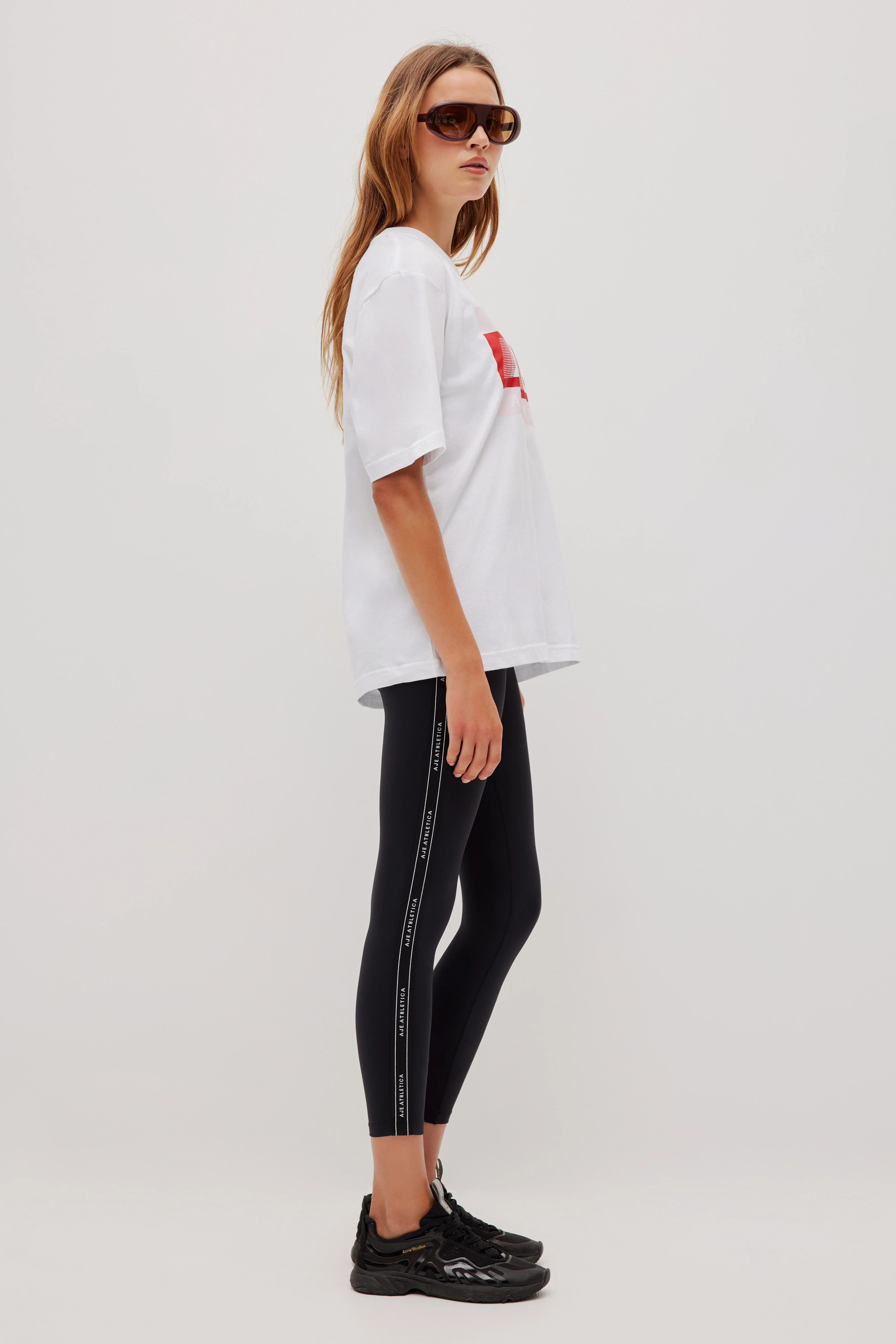 Swift Contrast Logo Tee 102 - Image 6